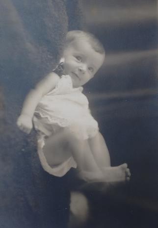 Yonah Vernikov, Batel's mother